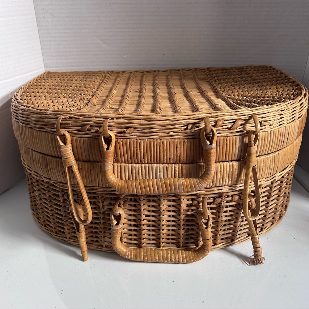 Vintage Woven Rattan Picnic Basket rare 17” x 12” x 7”